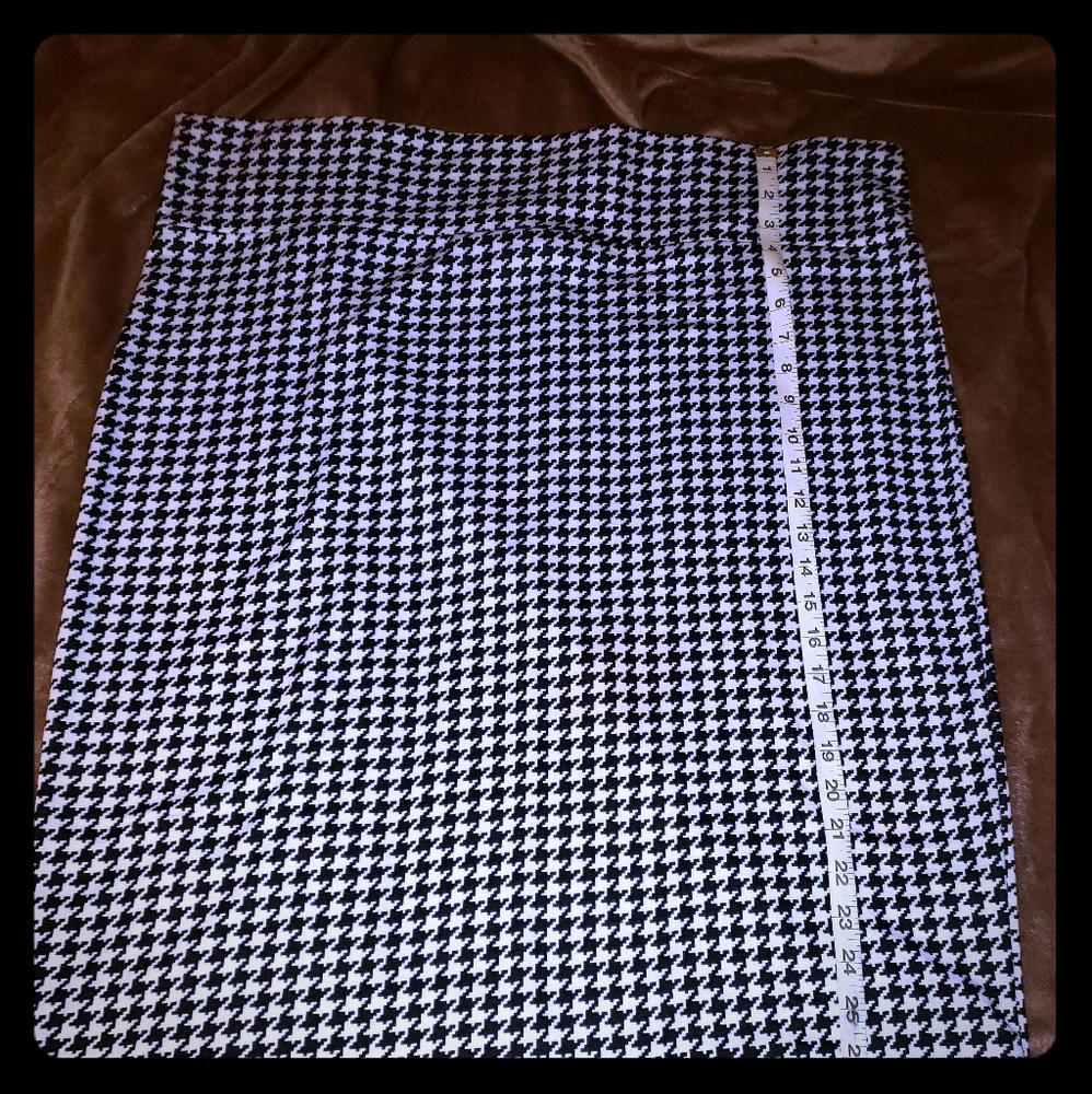 Plus size houndstooth high waisted skirt